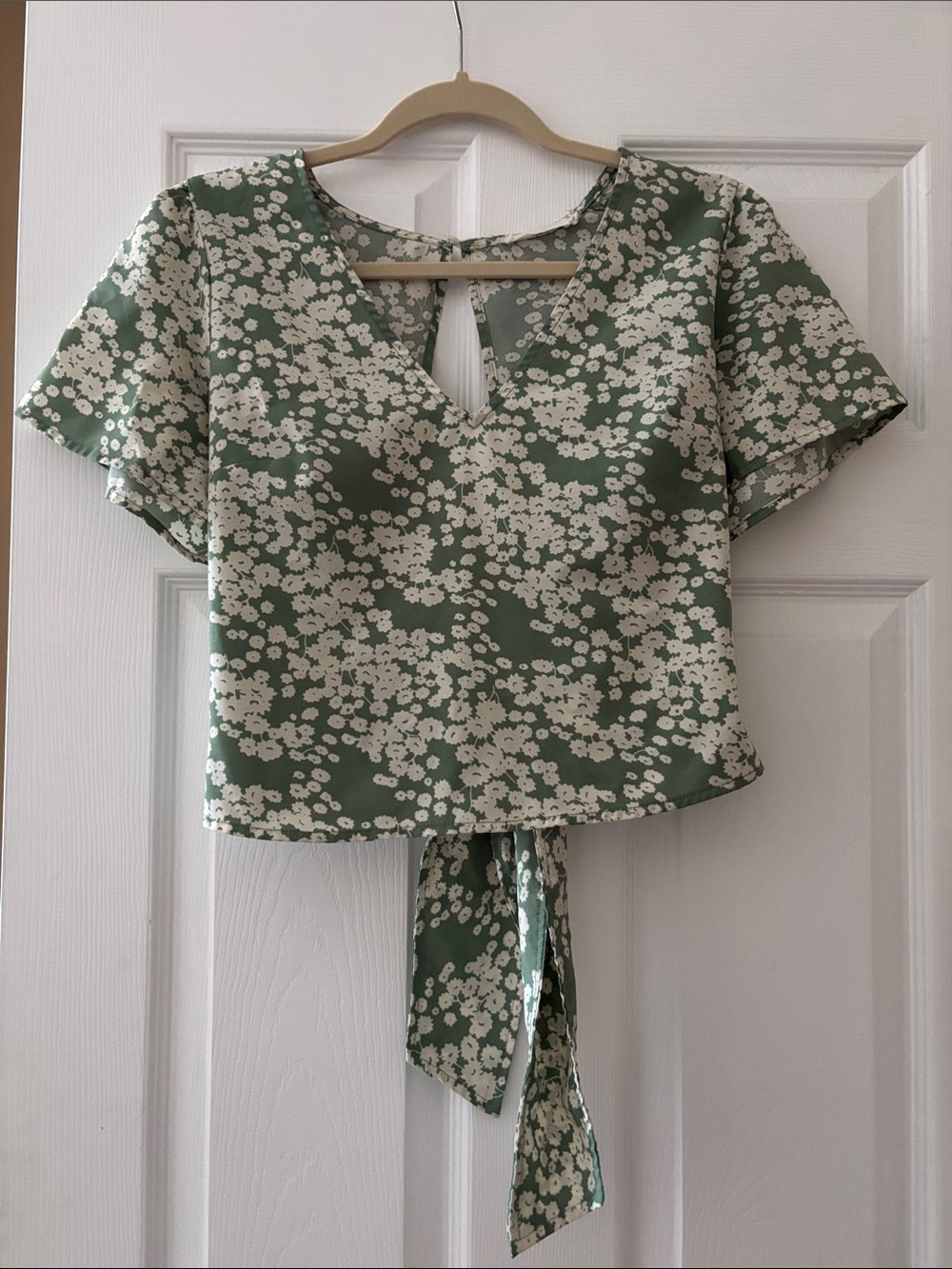 Lush Green and White Floral Tie-Back V-Neck Blouse